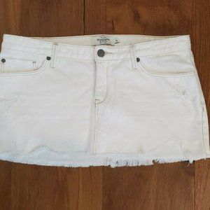 Abercrombie sz 6 micro mini skirt white denim fray